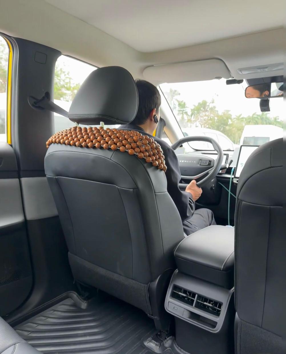 北京凌晨三点，跟发小把开了五年的比亚迪秦EV停在二手车行门口时，还有点小感慨。