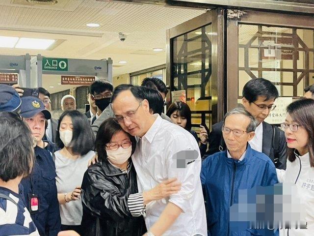 今天岛内突发！国民党大佬从证人身份改列为被告，随后辞去职务5月6日，来自基隆