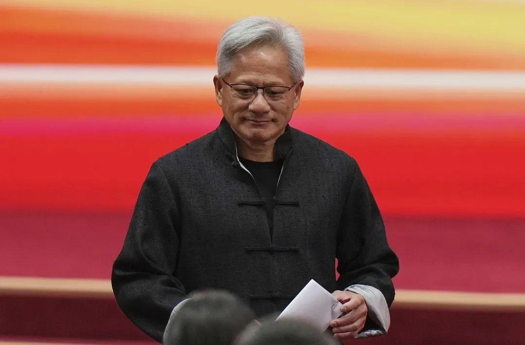 黄仁勋作为登顶全球财富榜的英伟达创始人，截至7月16日净资产达1486亿美元，他