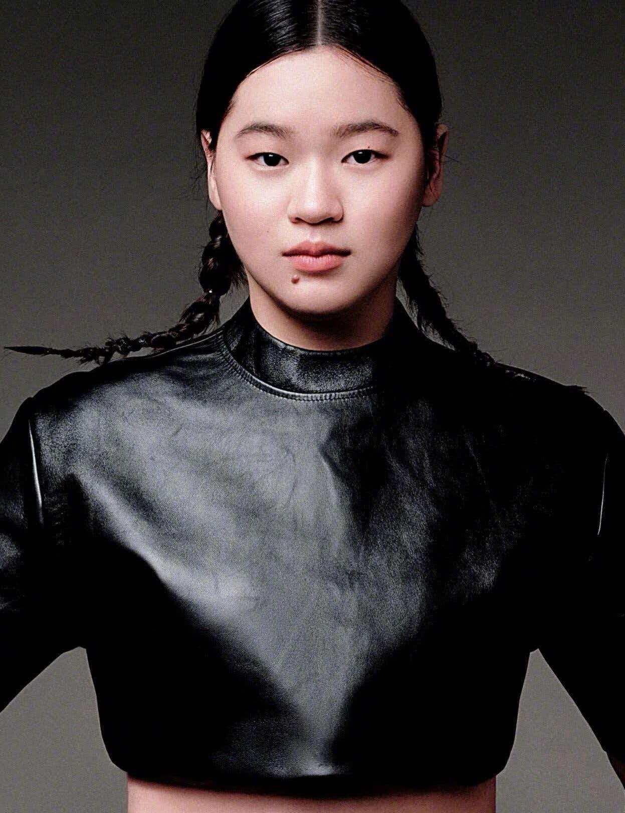 全红婵上《人物》封面，重点不是她的成就，而是她那颗所谓的“有福气的痣”。这是什