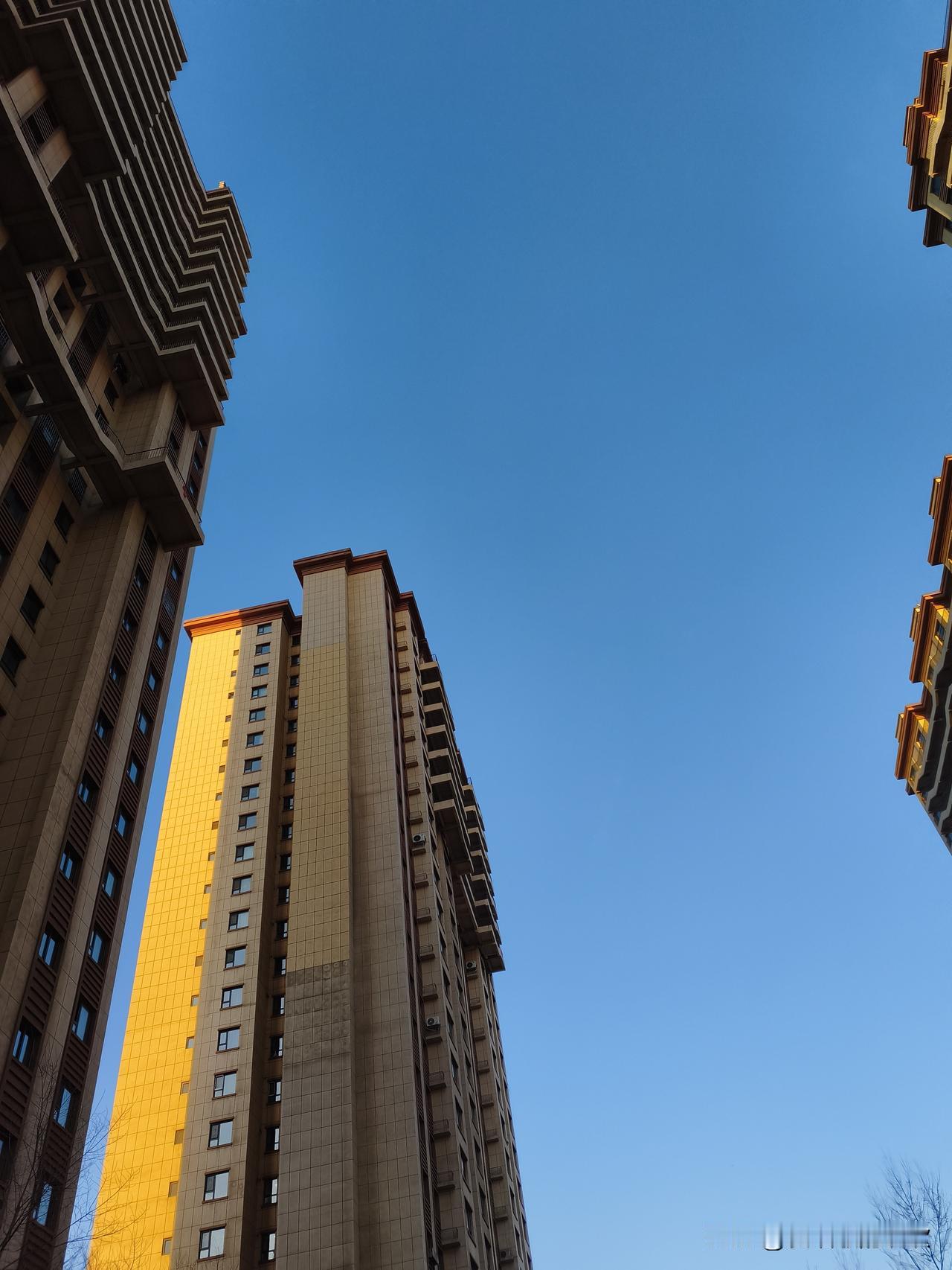 昨天下午，我正在值班。突然接到了一个陌生号码打来的电话。我赶紧接上问：“你好