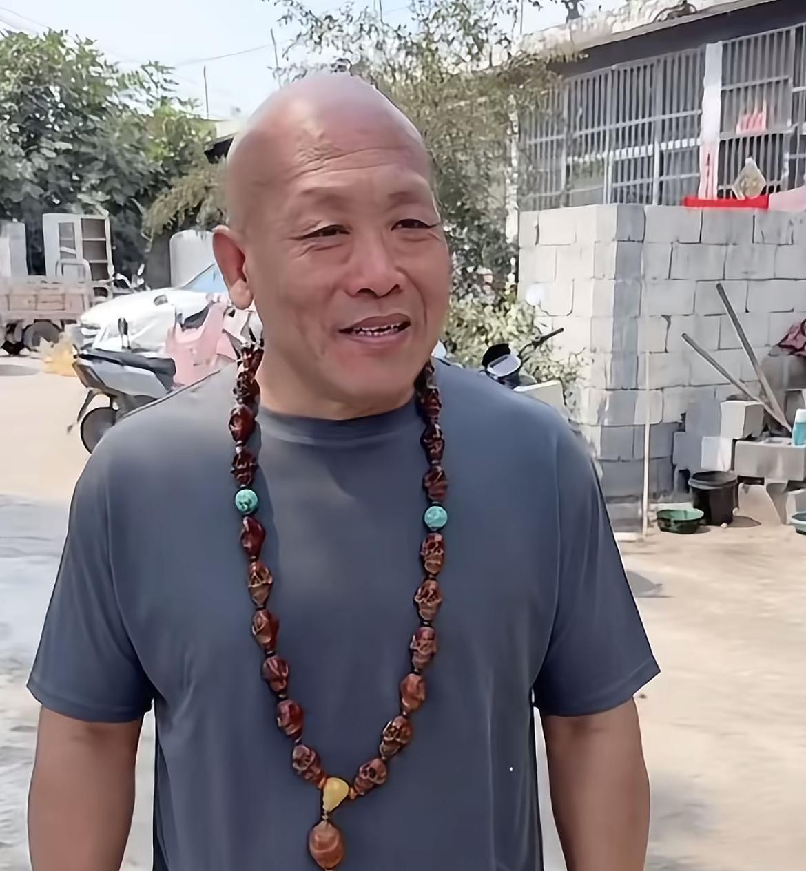曝山东新泰网红“面条哥（本名高忠）”正式回归社会近照已经没有大胡子，且身形瘦了