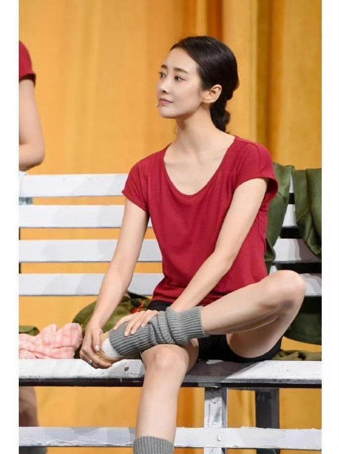 我丢，李纯苗苗身材比例好牛啊，这就是舞蹈生的优势吗
