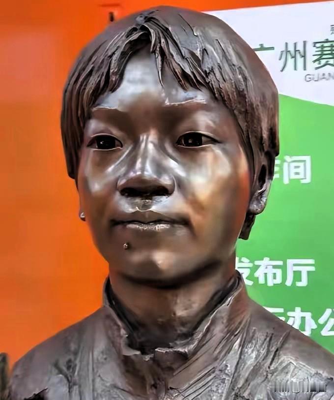 全红婵竟然立雕像了，这是谁出的馊主意啊？？？活人立像还真是少见，况且才十