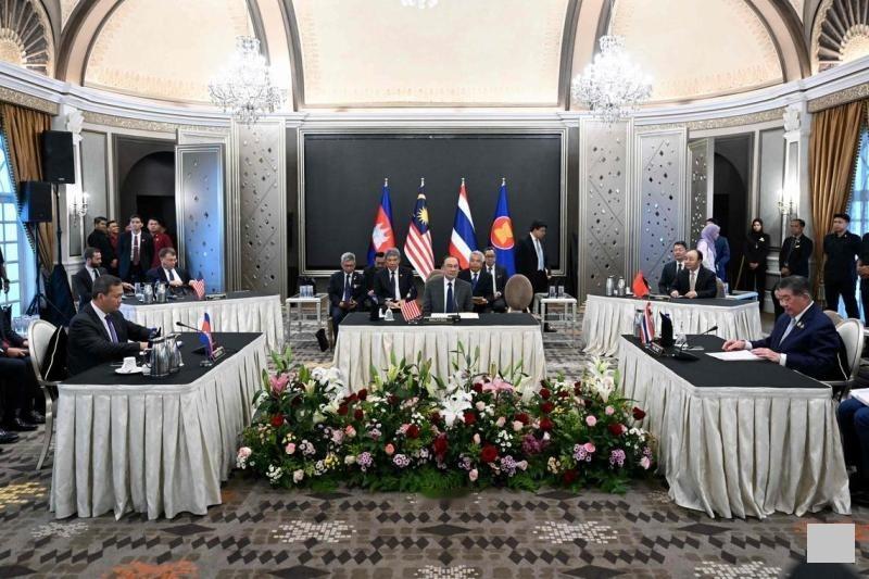 直到中方代表到场，柬泰双方领导人才同意开始谈判，美方的算盘彻底落空据路透社报