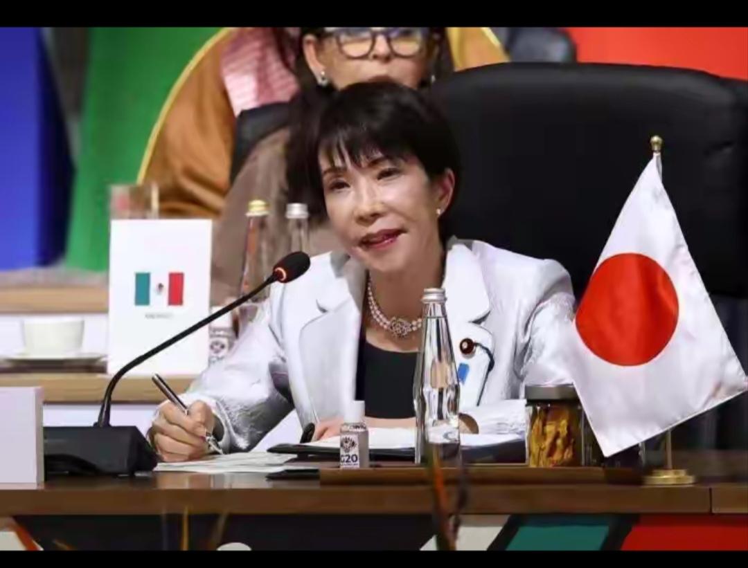 昨天还在嘴硬挑衅，今天突然就公开服软？高市早苗到底是真心道歉，还是在中美的双重施