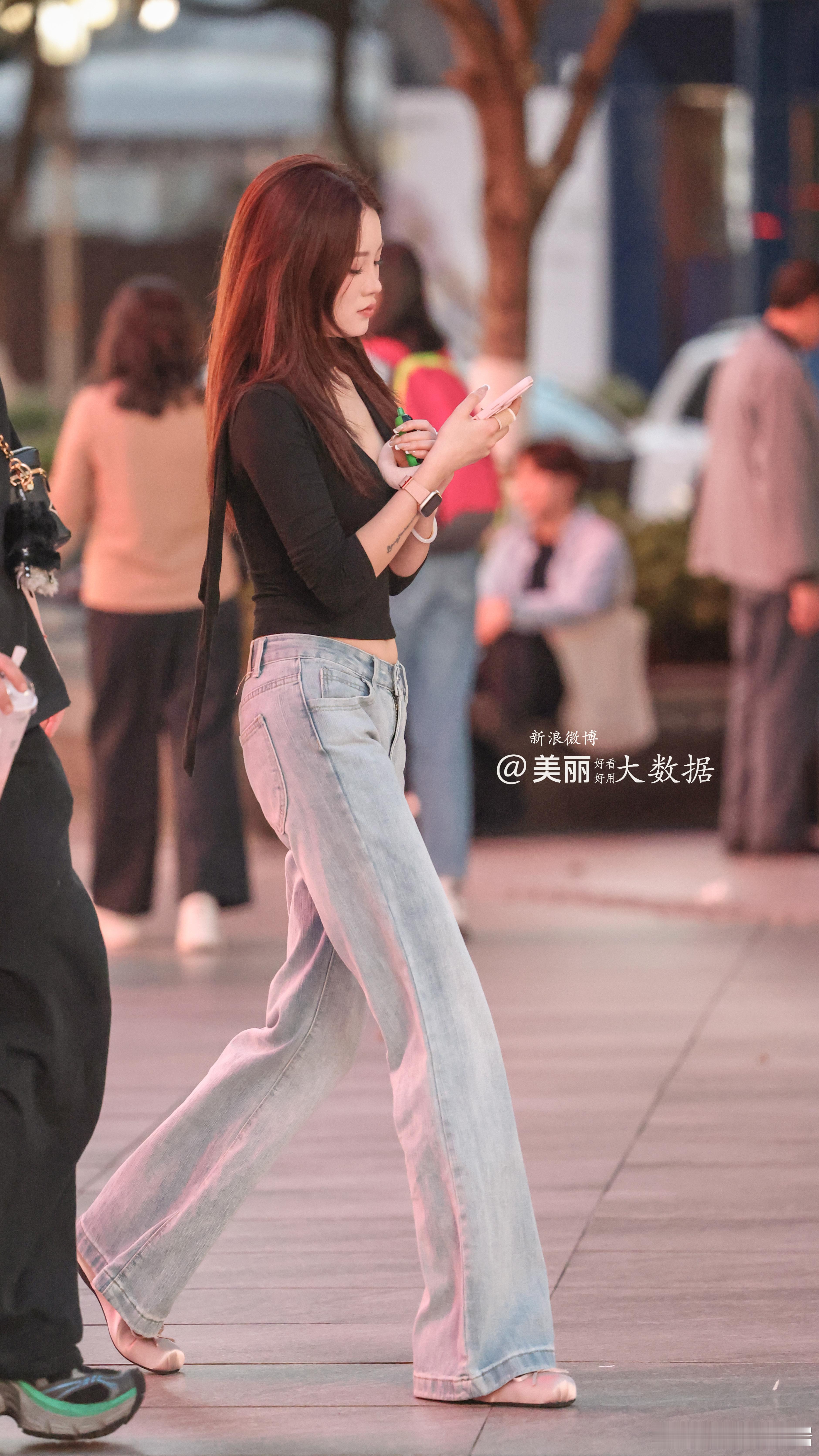 身材不错。。。