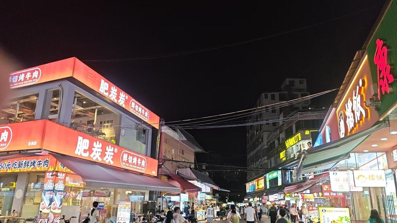 我目前住的这家民宿周五、周六的涨价幅度实在太高，我原本已经打算搬走。可昨天夜里十