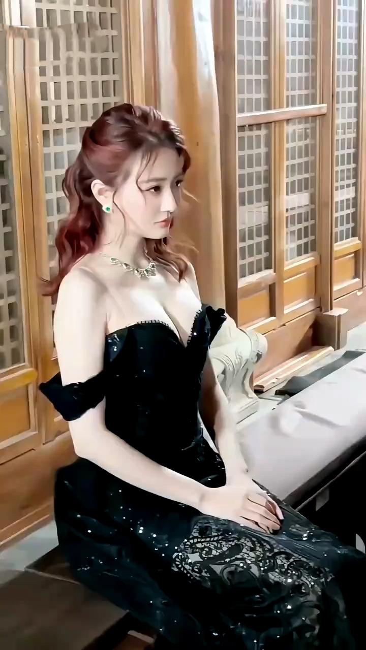 徐璐绝美画面美到令人窒息，瞬间惊艳全场，迷人魅力让人实在挡不住[赞][赞][送自