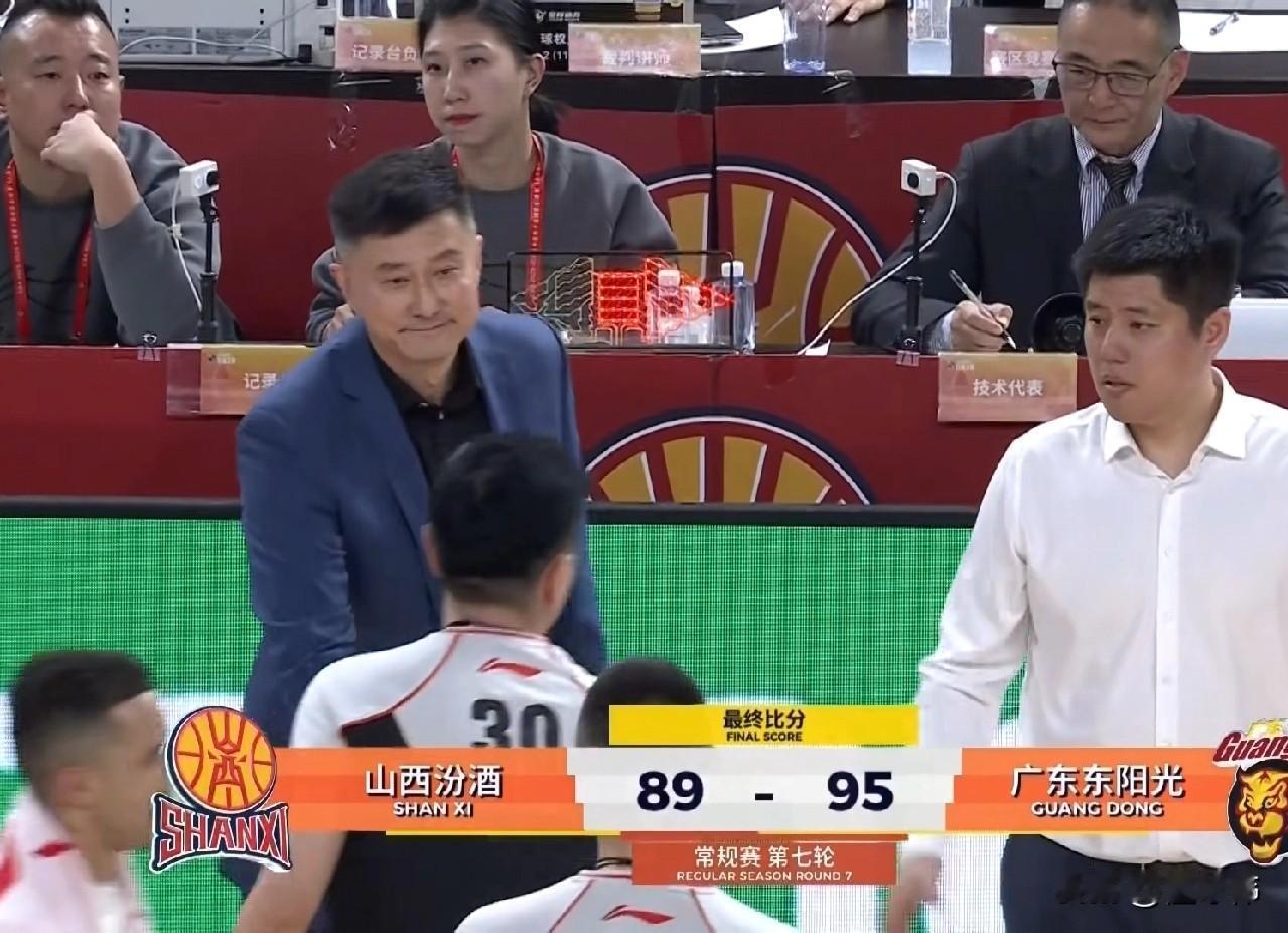 不容易啊！杜锋谈广东艰难取胜：“上赛季，我们四场常规赛。”“只赢了山西队