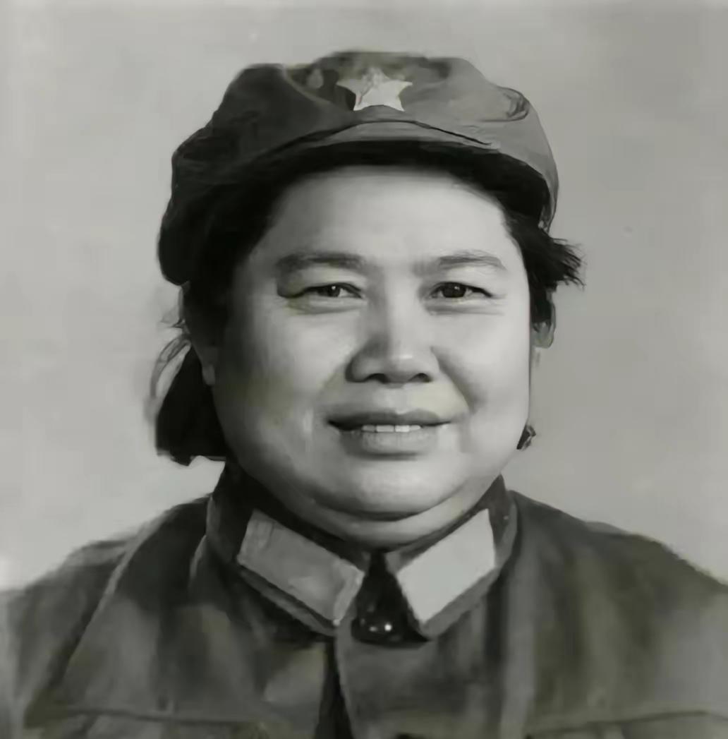 1955年冬，北京军区大院寒气逼人。刚被授予开国上将军衔的张爱萍，正准备乘车参加