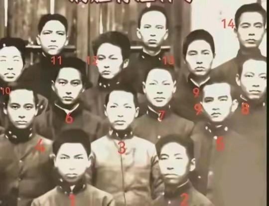 大家知道毛泽东毛主席年轻的时候长什么样吗？下面这张照片是毛泽东24岁时的毕业照片