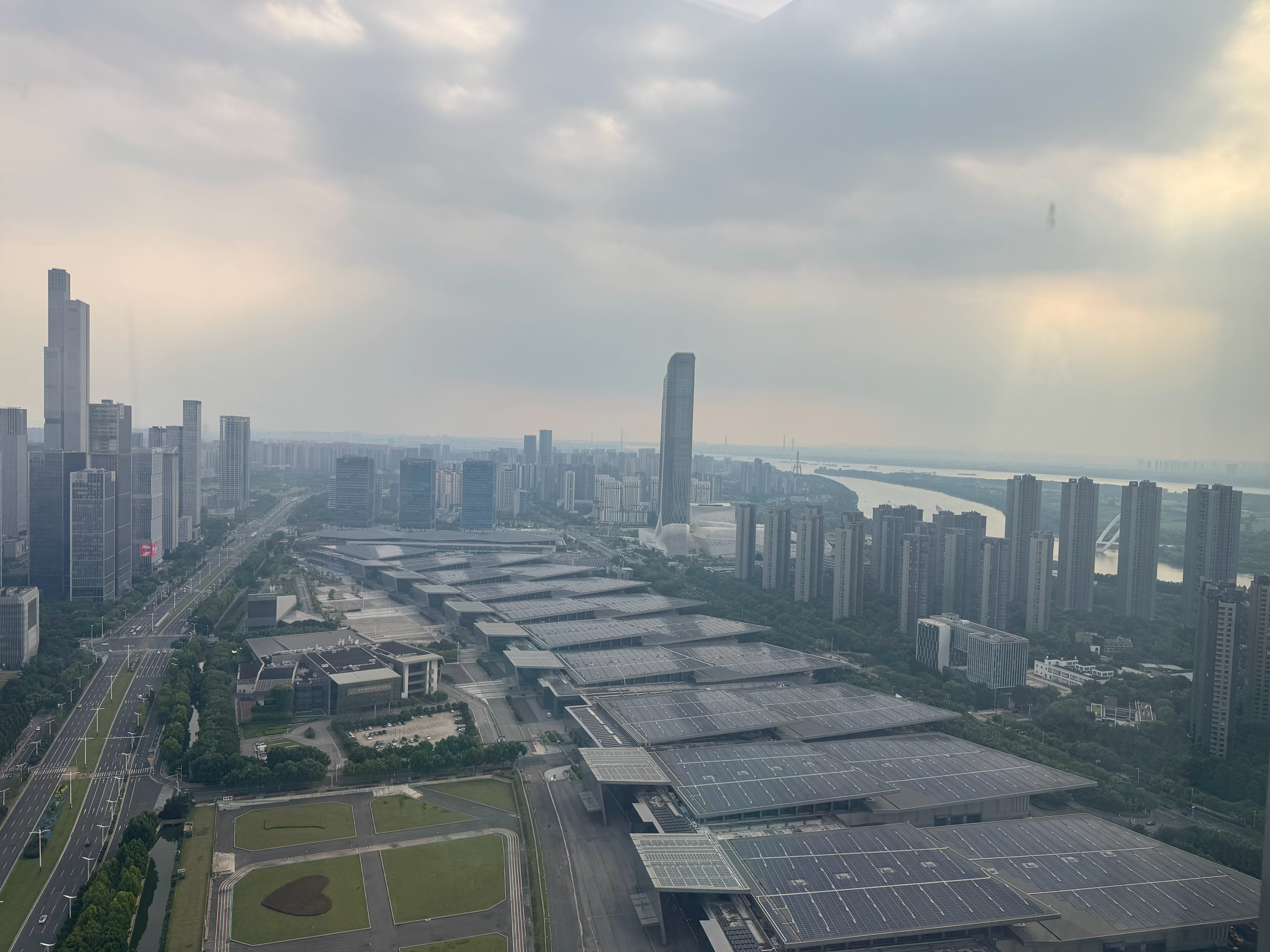 南京公司这个风景还真不错。