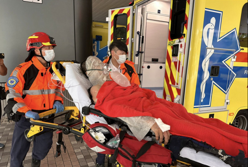 #香港大埔废品回收场起火#【香港大埔废品回收场起火，3人伤势严重！消防称现场有危