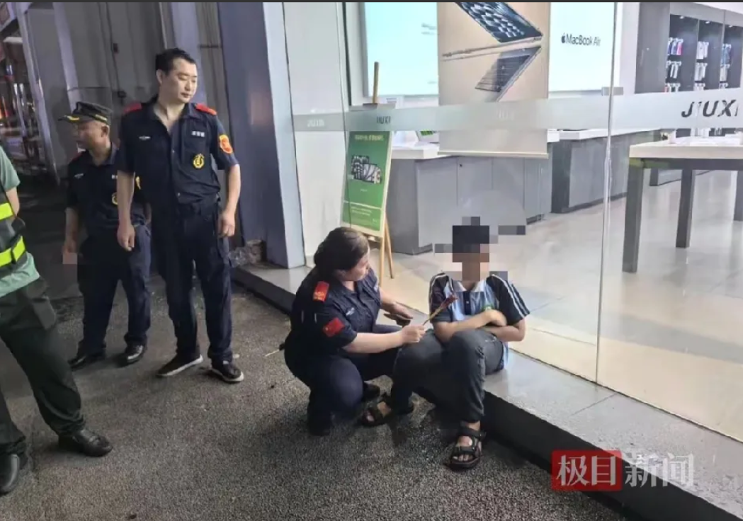 全网最后悔的人，应该就是这个12岁男孩了！如果他没有因为贪玩手机和被爸爸打，