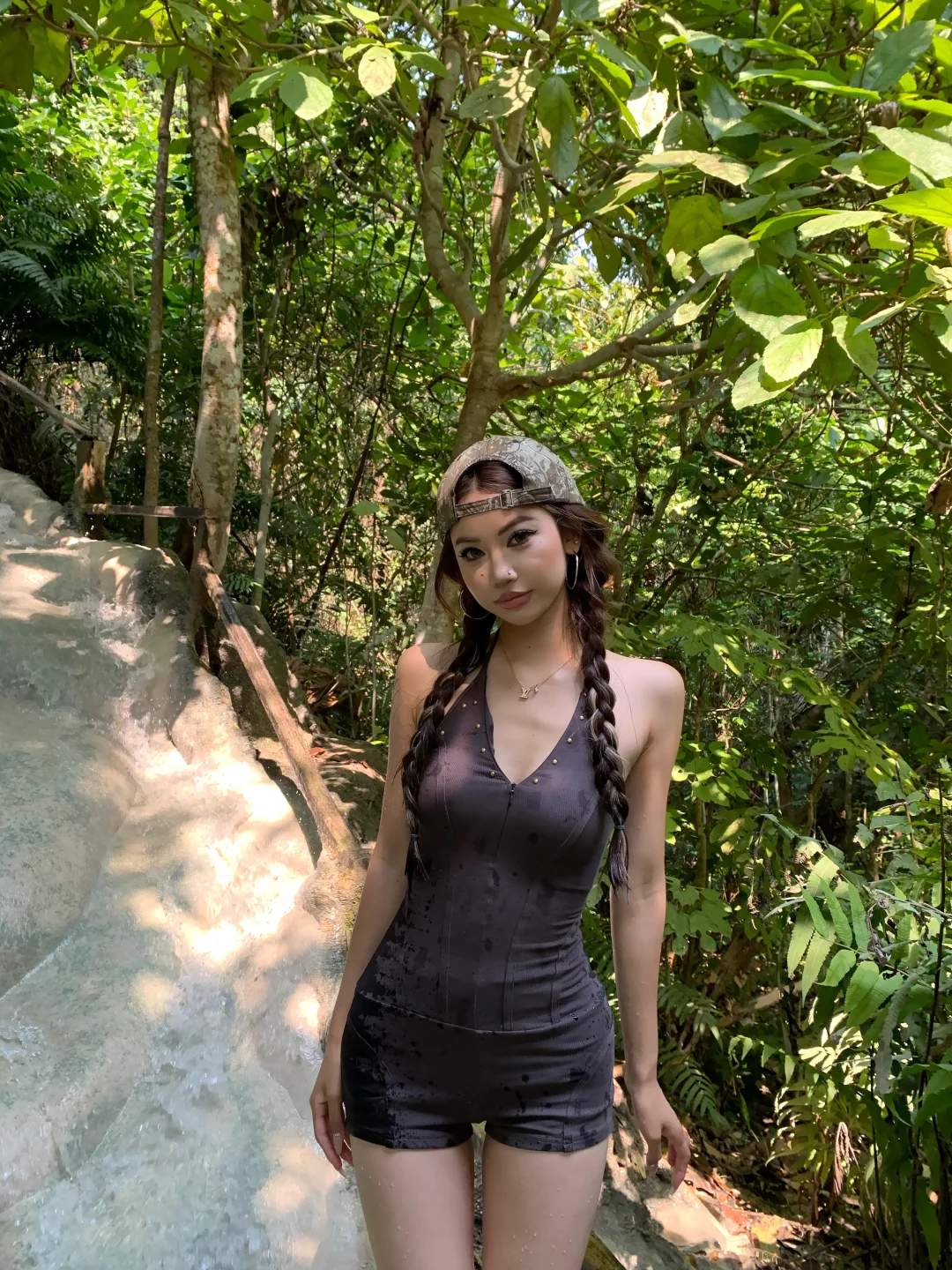 沾沾瀑布疯狂出片中