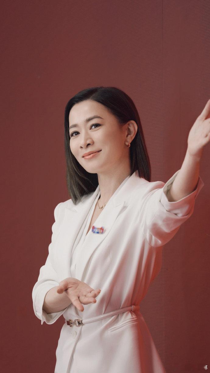 佘诗曼港普粤语切换自如谁看了佘诗曼的语言切换不惊叹！港普和粤语在她嘴里就像两个