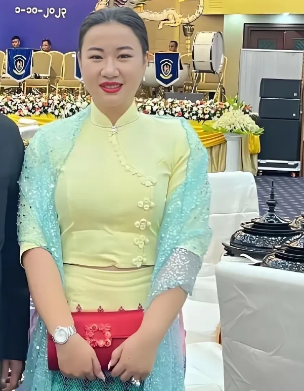 缅北的<em>明学昌</em>家族，明珍珍是个狠角色！明珍珍96年出生，在家族的影响下成为