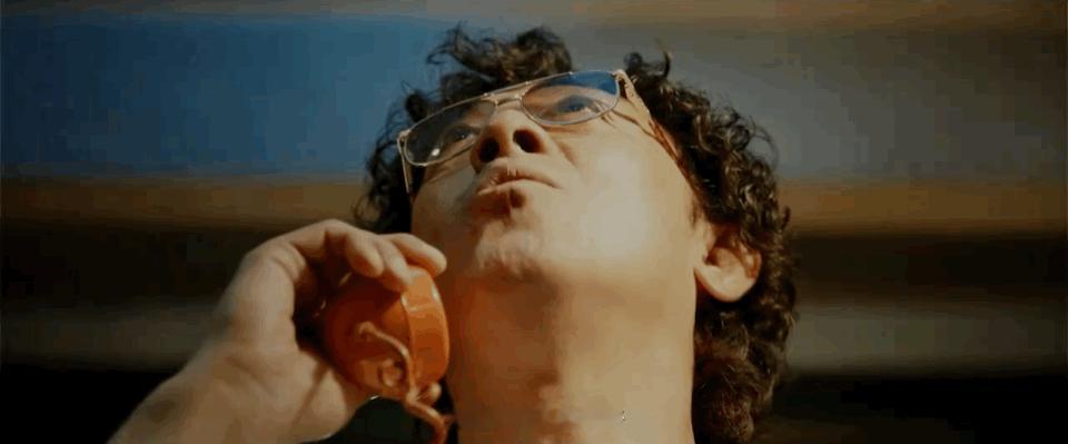 老姜别问了，天花板上头是你家楼上邻居的地板。​​​