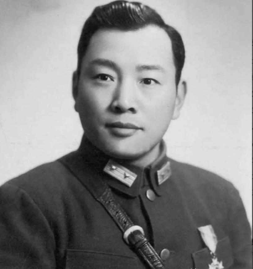 1949年，宋希濂被俘，盯着对面那个27岁的解放军团长，忍不住问：“你是军长还是