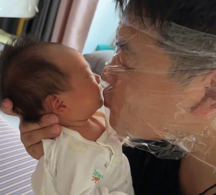 公婆总不洗手就亲不到一岁的宝宝，我该怎么开口？有没有同款宝妈？公婆总喜欢不洗