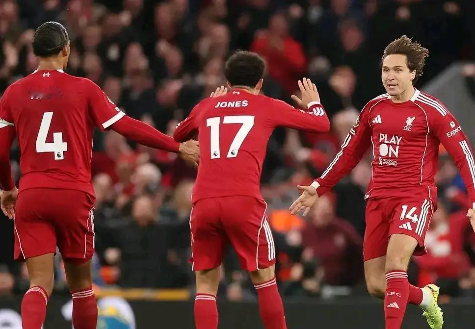 🇮🇹我现在终于明白基耶萨打死也不回国家队了，他早看明白现在国家队这帮乌合之