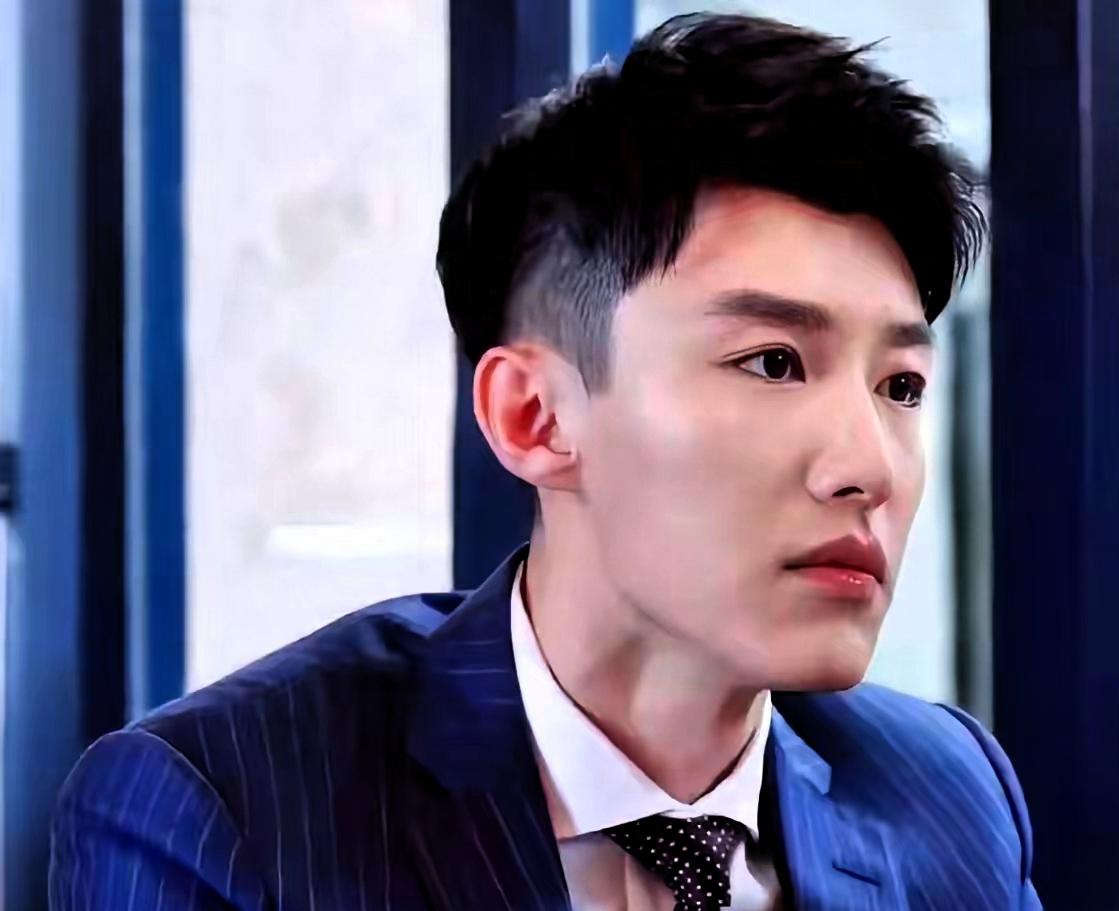 演员代旭，有个泰山级的岳父。​北京人艺的国家一级演员，人脉铺到什么地步，圈里人