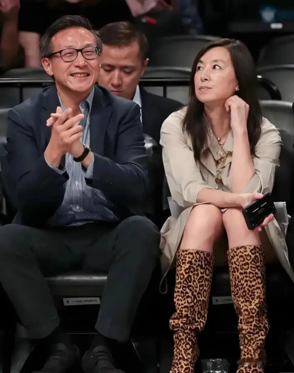 62岁的阿里老总蔡崇信，跟相伴快30年的妻子吴明华离婚了。这事儿一出，大家都挺纳