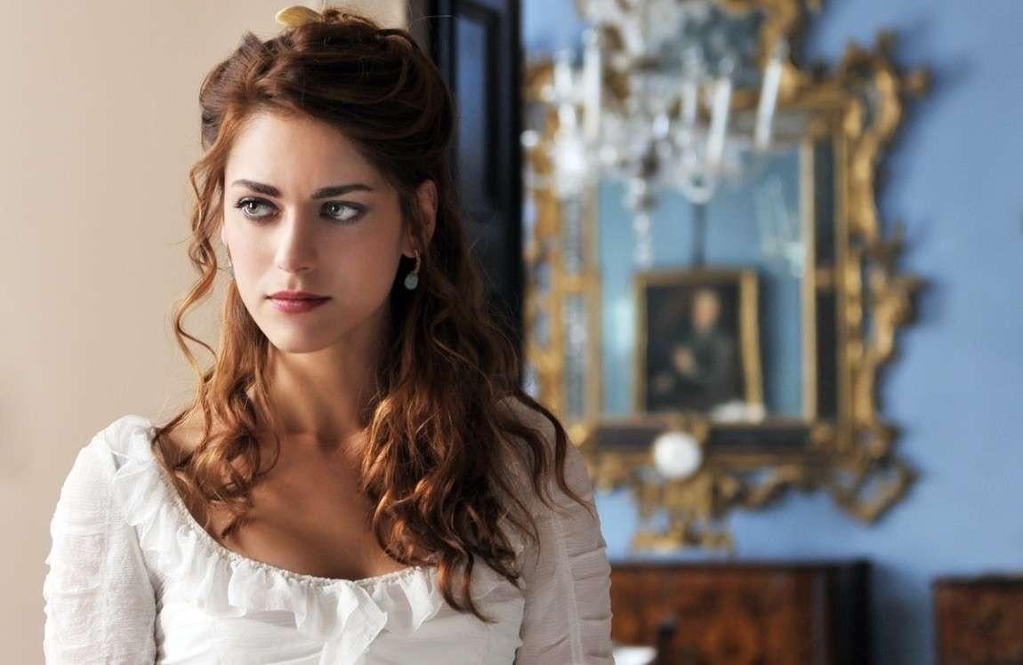 一部意大利版《回家的诱惑》意大利甜美风球花接班人：米里娅姆莱昂内为艺术而生的