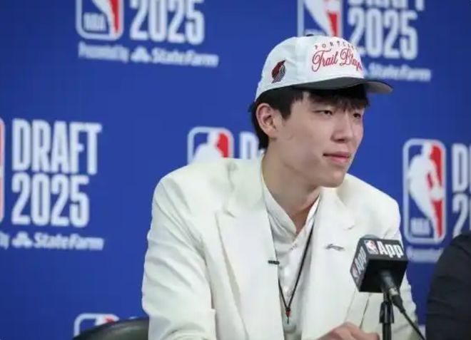 杨瀚森首次NBA发布会！全程低调大谈做好自己，巧妙回答挖坑问题