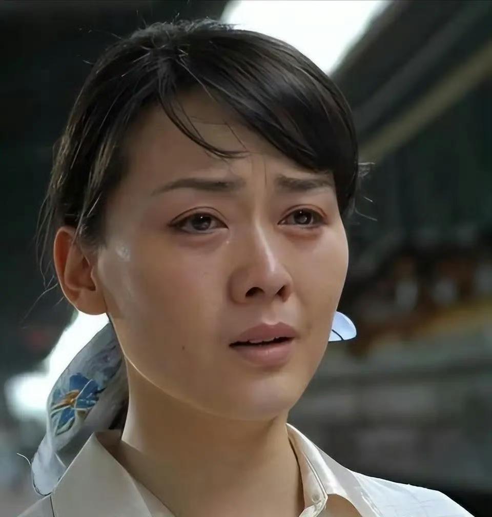 演员李琳当年嫁给体操运动员李大双，也就是奥运冠军李小双的哥哥，俩人非常恩爱，相约