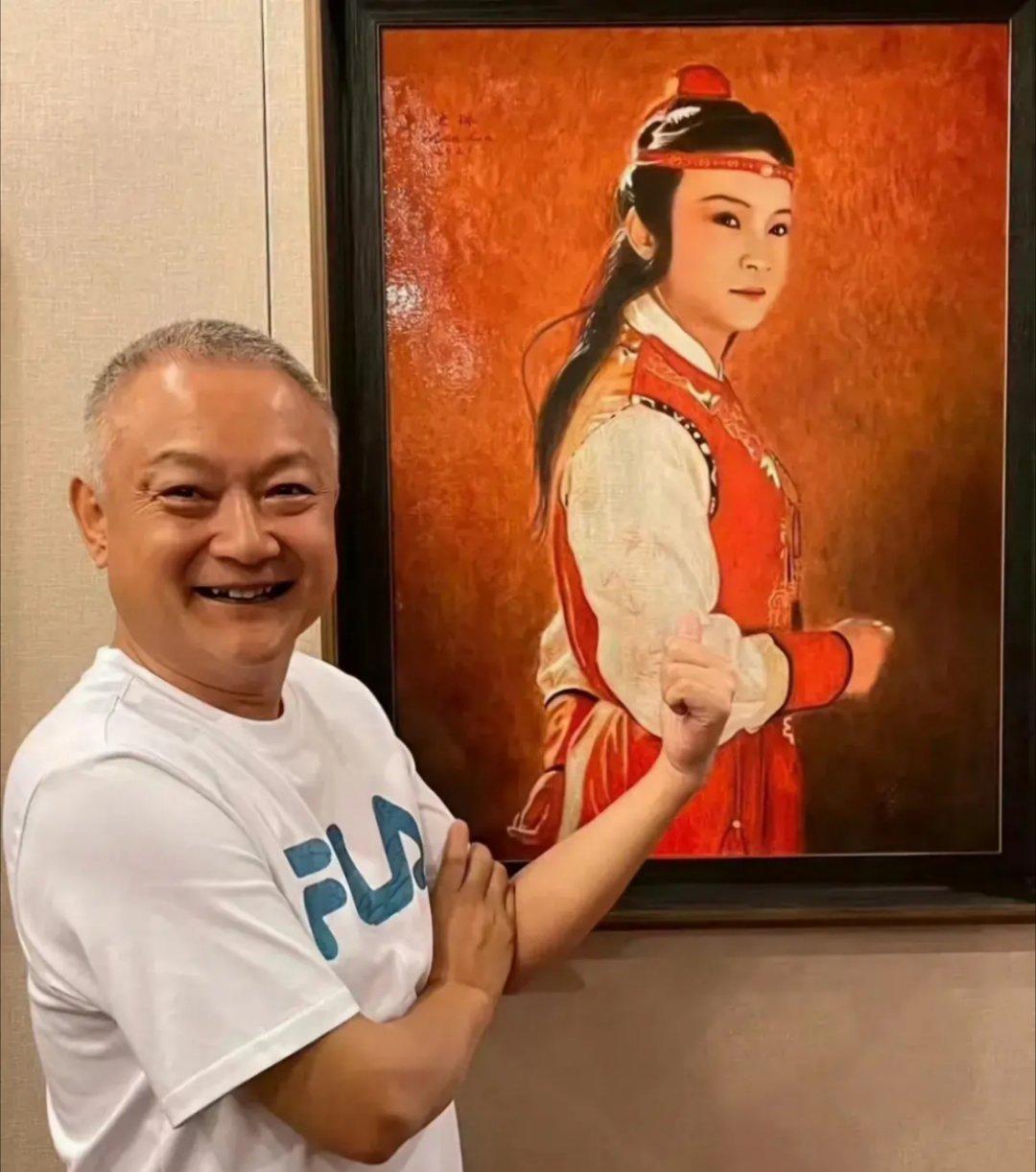 欧阳奋强：邓婕，张莉，你们还记得咱们第一次聚在一起读《红楼梦》剧本的场景吗？一晃