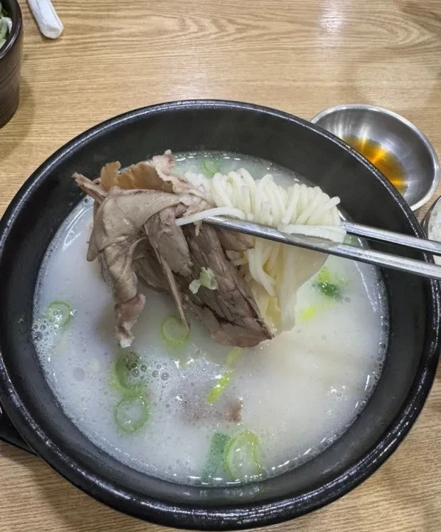 尹锡悦吃啥了？牢饭套餐大揭秘！啥？前总统又被抓去问话了！