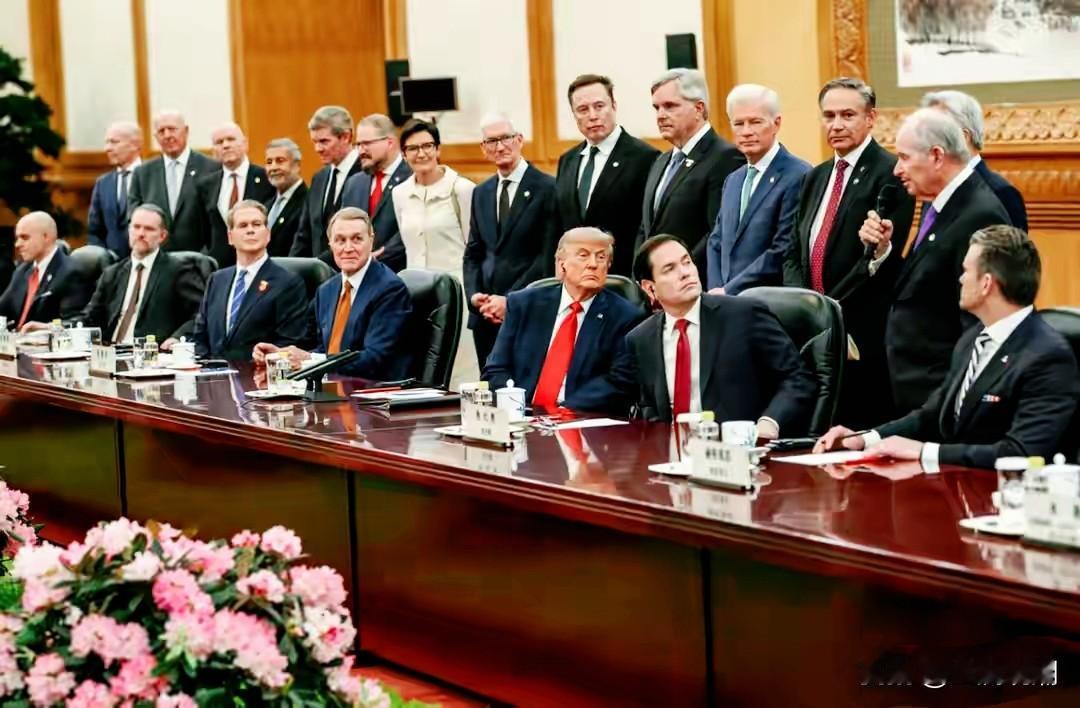 看了这个画面，估计你什么脾气都会没有了…一个个身价百亿、千亿，甚至上万亿的大