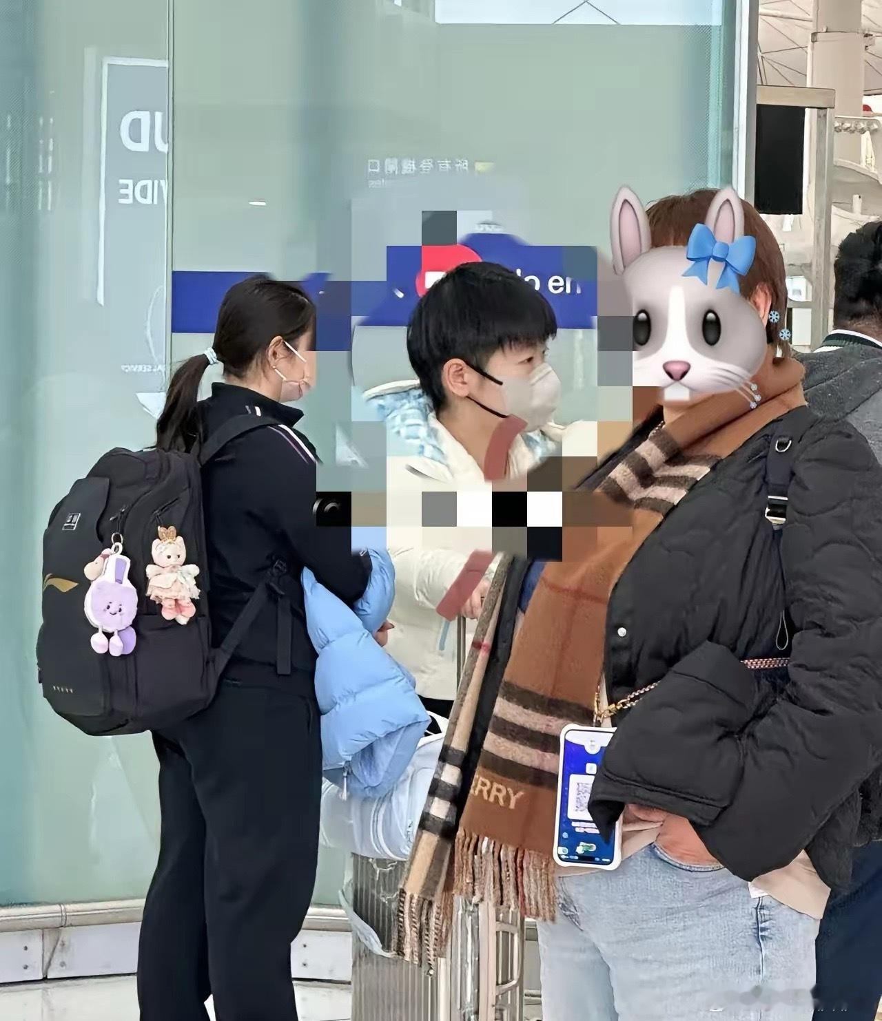 莎莎已经回北京了，由佳佳陪同，关键时刻，还是河北小姐妹最给力，莎莎的伤，可能比想