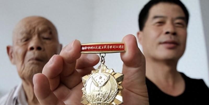 1956年，35岁农民，咳嗽10年，拒绝就医，一天，他突然用力咳嗽，“哇”的一声