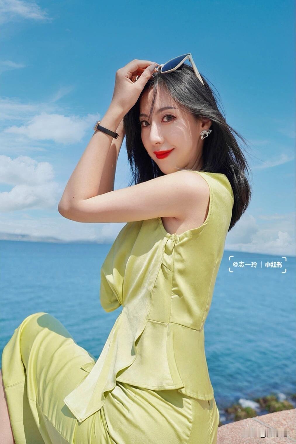 季风吹向大海，到天空之外海的思念绵延不绝终于和天在地平线交汇蓝天白云碧海蓝