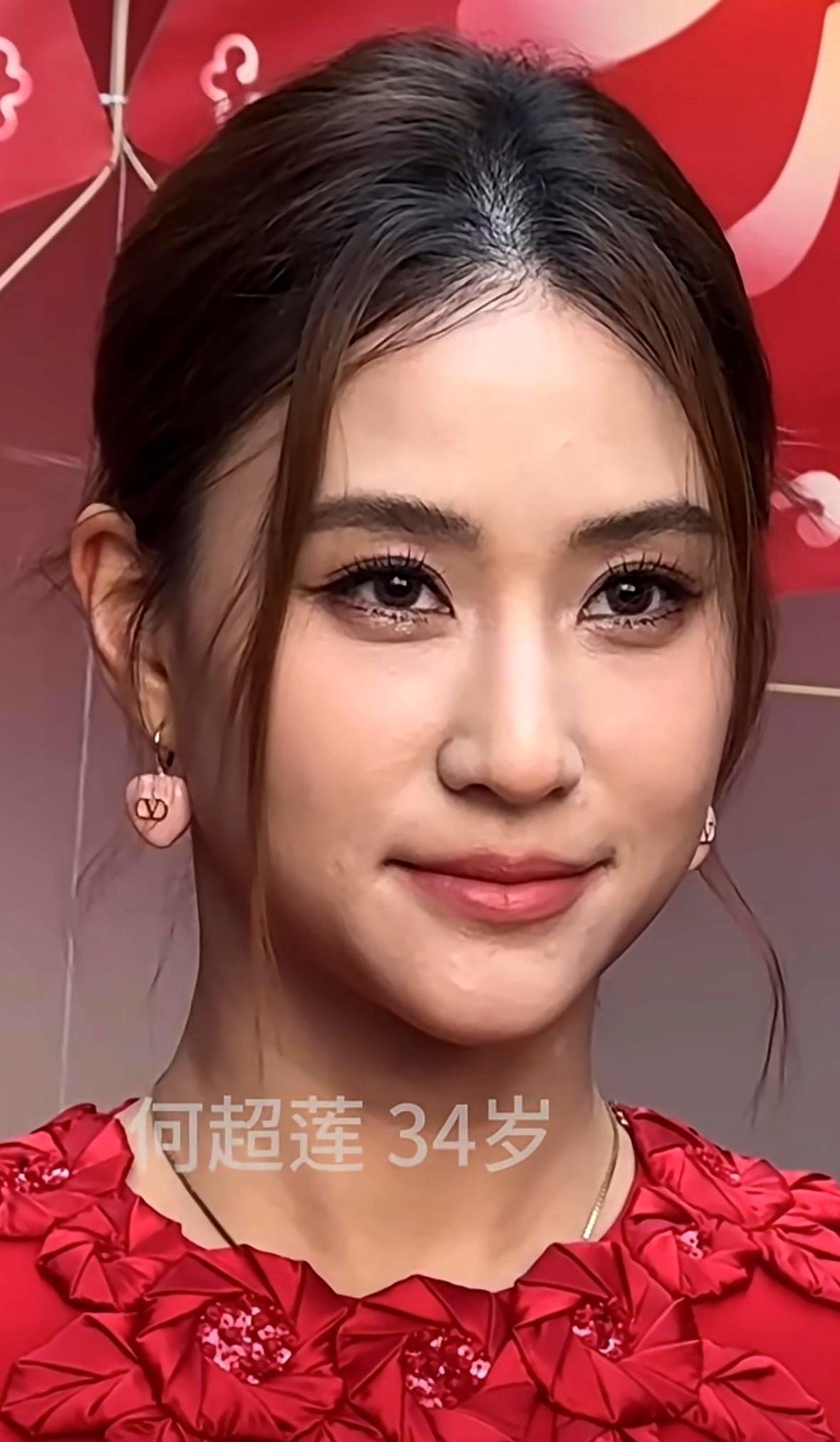 眼纹痘痘全露脸，34岁何超莲生图炸场她素颜逛街被拍，眼纹、痘印、颈纹一样不
