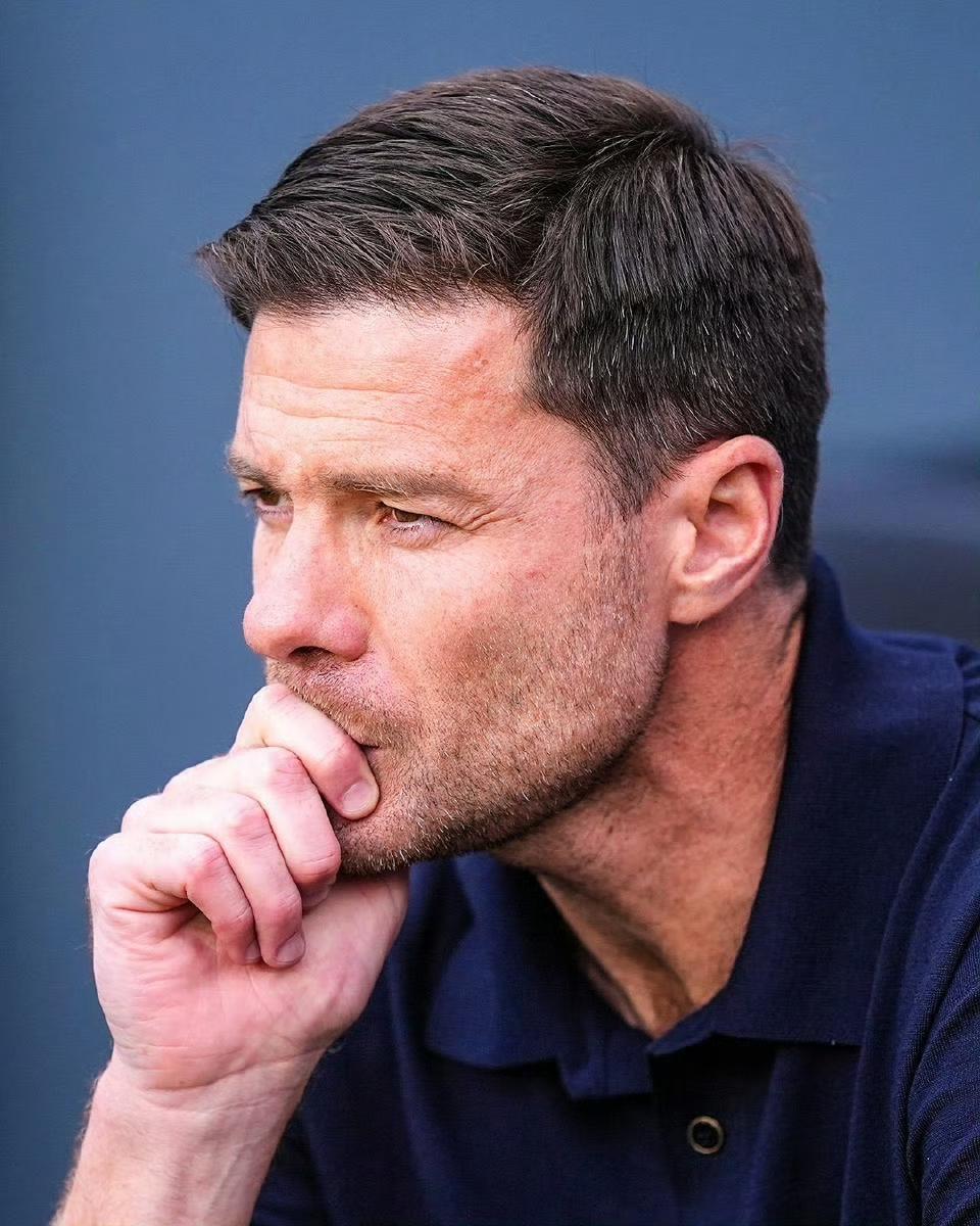 皇马突然官宣阿隆索下课，新帅阿韦洛亚火线接任！就在今天凌晨，皇家马德里俱乐部