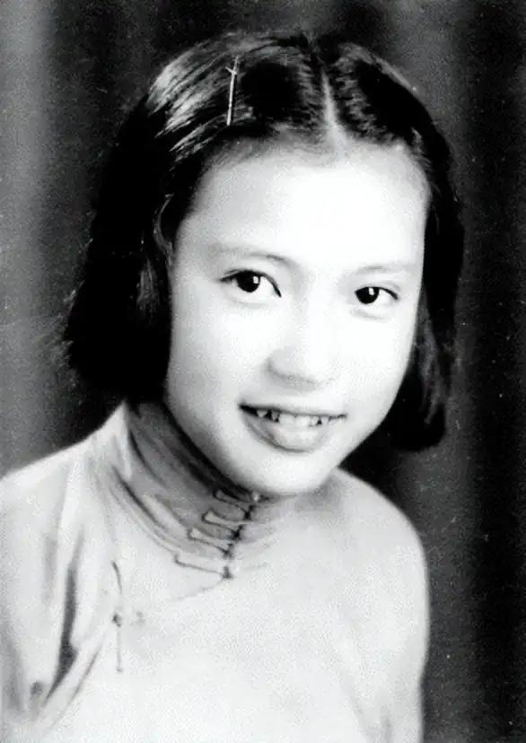 1938年，16岁秦怡被26岁“前辈”陈天国骗上山顶，以“你不嫁我，我就跳下去”