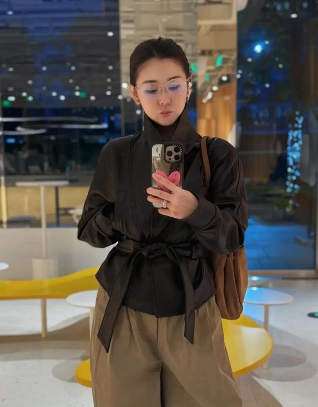 有钱﻿是真舒坦！嫁给大连富二﻿‏代的李小萌，日常就是逛‏街喝‎咖‎啡，出门‏坐6