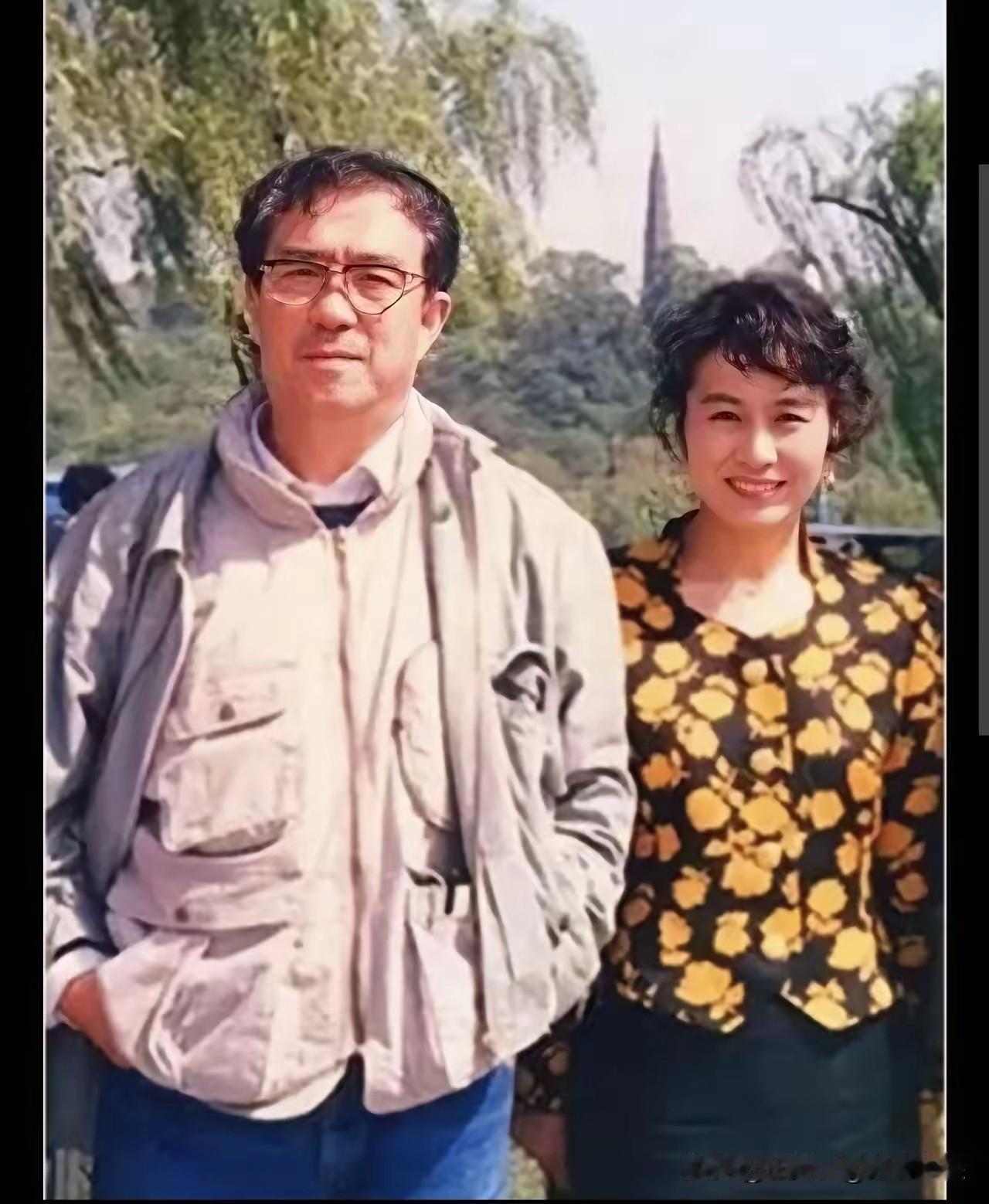 😯老导演谢晋藏了多年的心愿，居然只为等这位日本女演员合作，西湖同框旧照直接