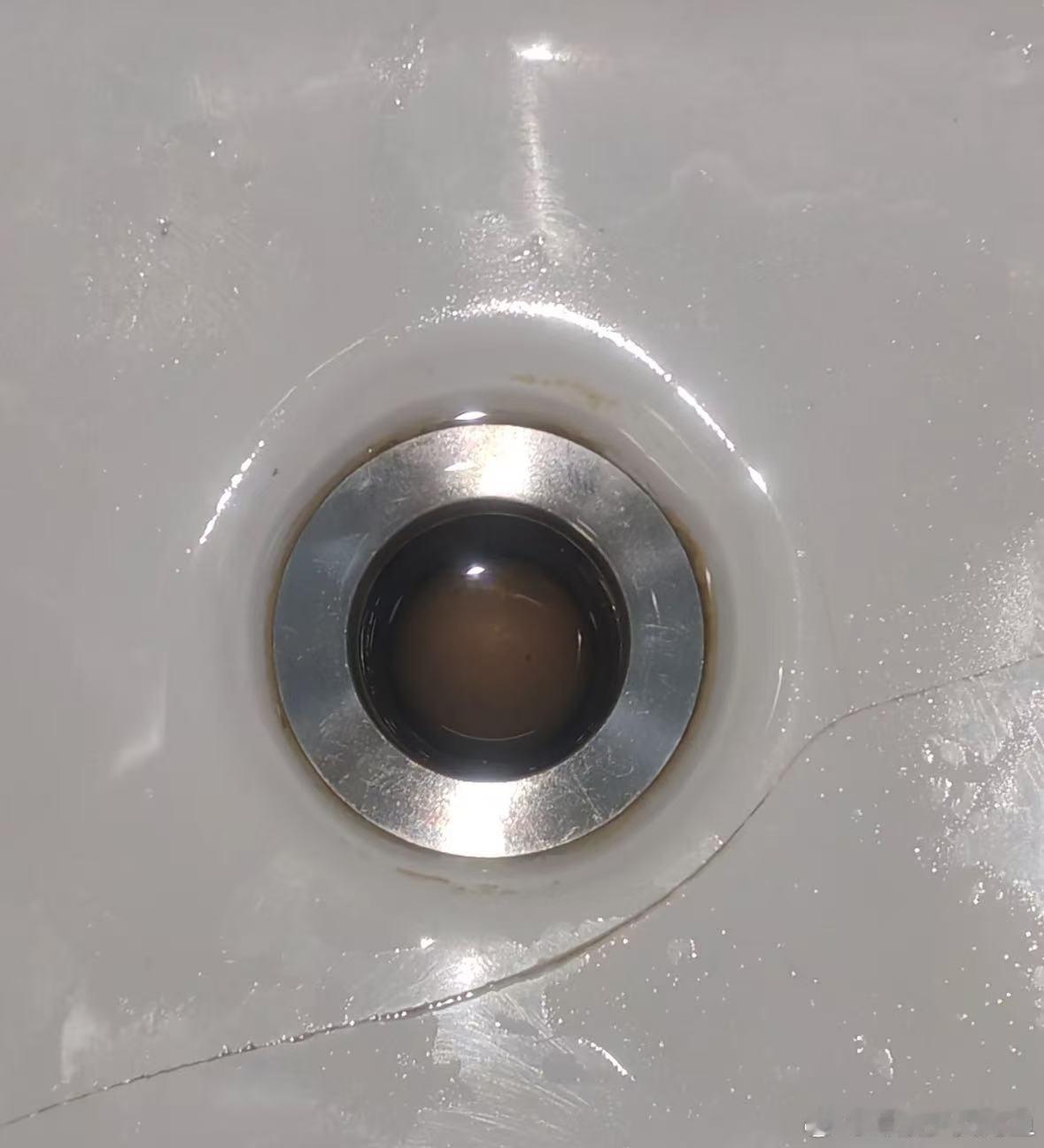 熟鸡蛋不小心卡进了下水道​​​