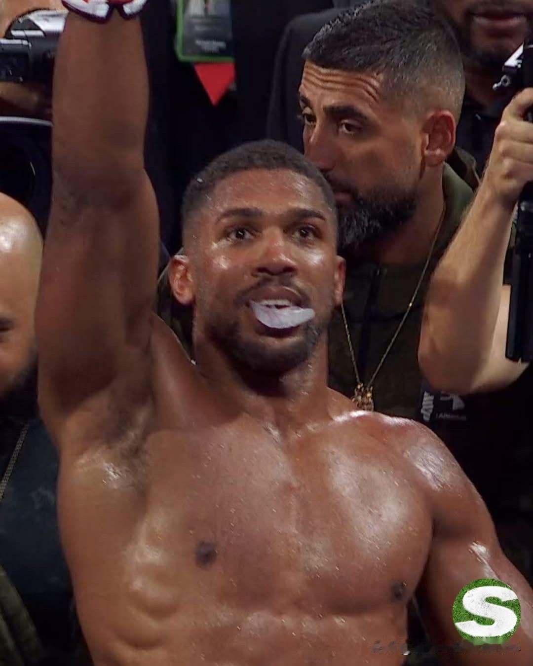 安东尼·约书亚在KO杰克·保罗后立即发表了感言：“这场比赛并不完美，我们的目标是