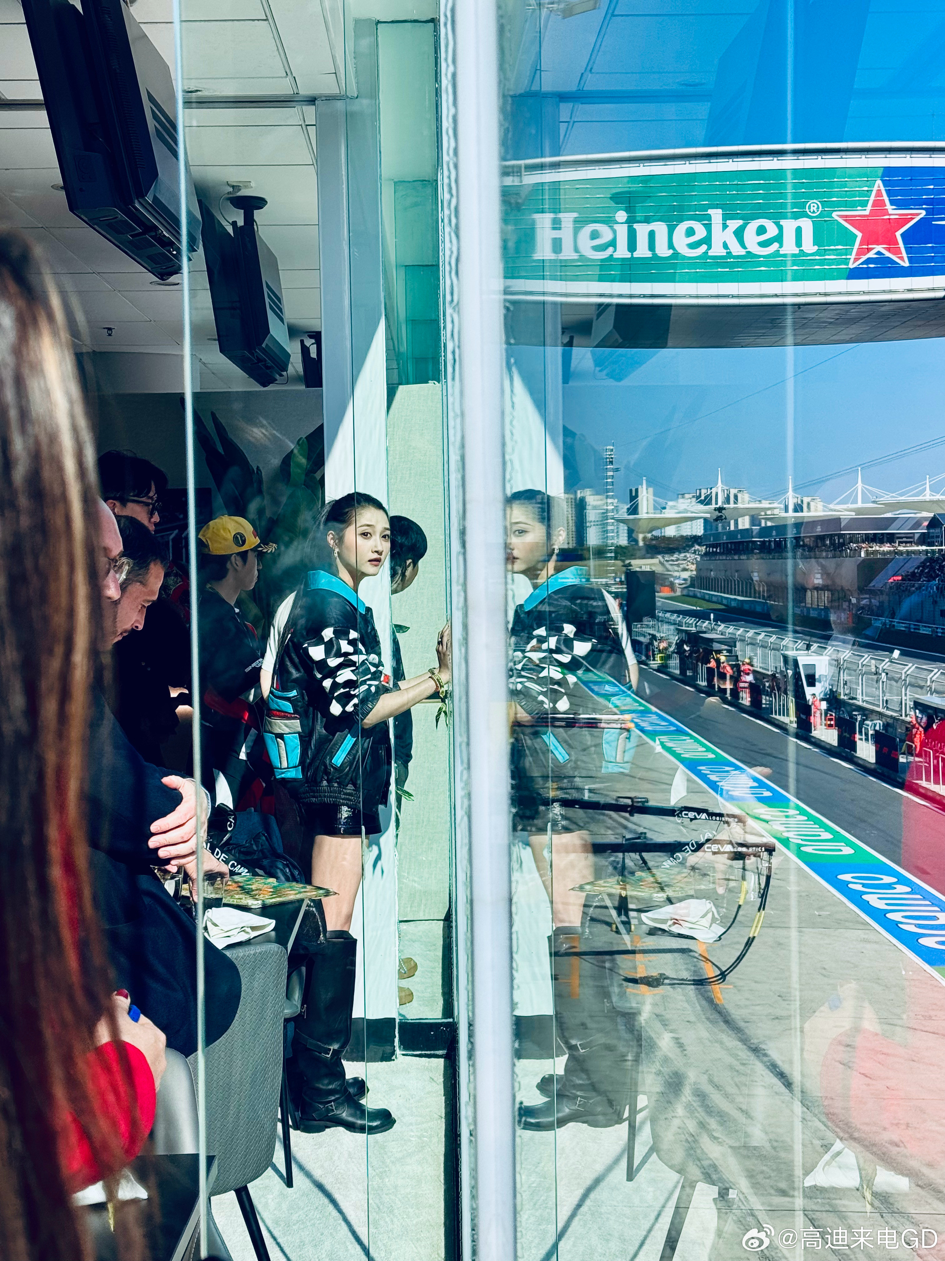 2026F1上海站倍耐力PADDOCKCLUB嘉宾—关晓彤！本人真高，脸小、