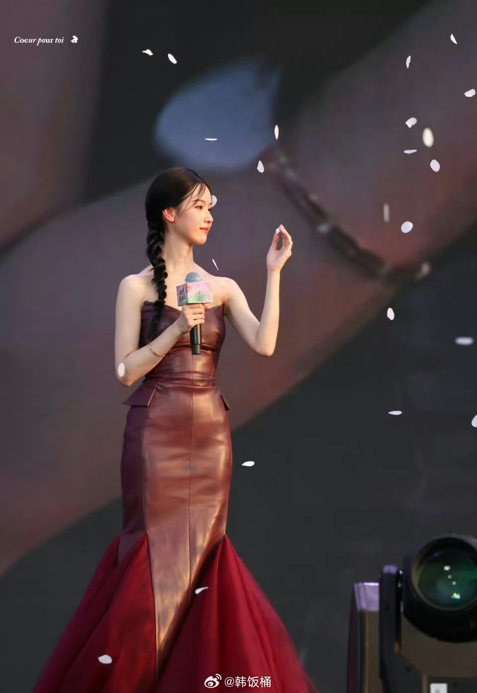 夕阳下的陈都灵神女、、​​​