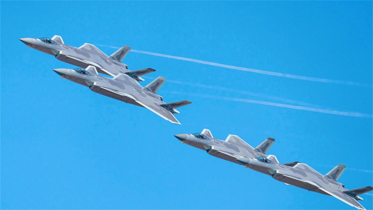 中东已释放信号！中国战机组团飞出国门，为六代机埋下个重要伏笔美国国防部最近给