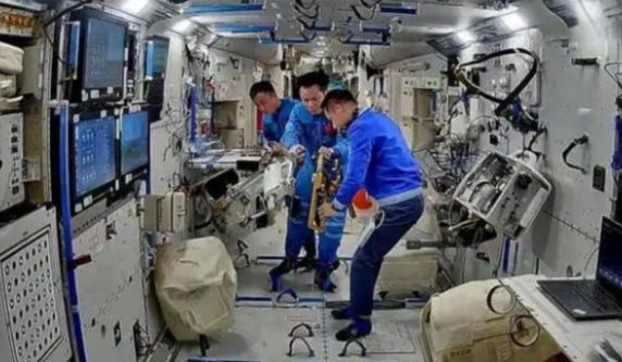 为啥中国空间站只能上3个人，而国际空间站却能达到十几人？这个问题可能还真有人