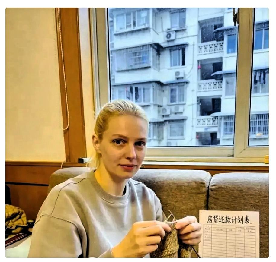 35岁俄罗斯姑娘卡佳远嫁成都，发现老公出轨后果断离婚。前夫没给一分钱，带着行李搬