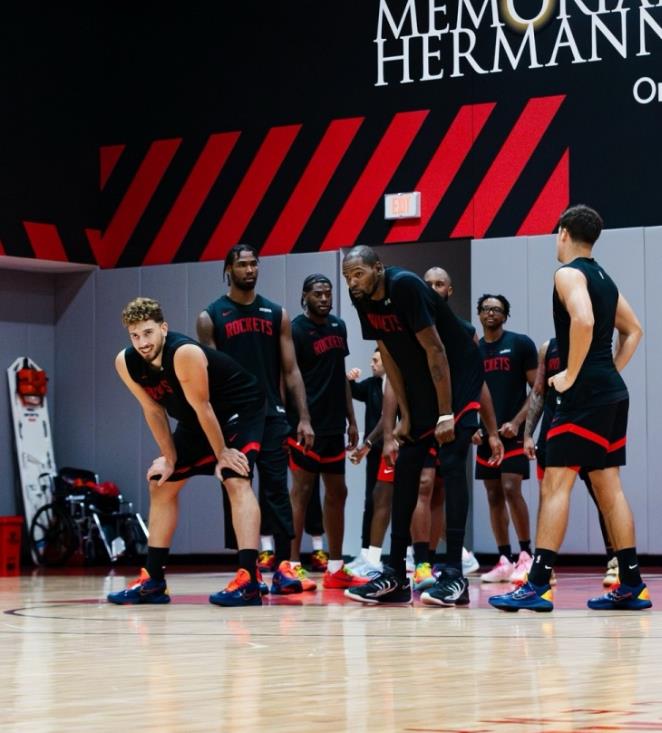 本赛季火箭队的场均罚球数高达27.6次，不得不说，上赛季的火箭队在联盟里的罚球数